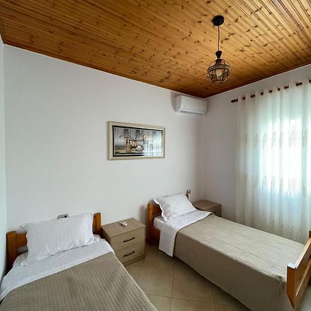 Rent Rooms Sakolli Berat Exteriör bild