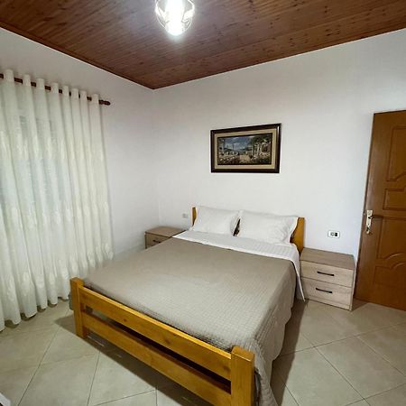 Rent Rooms Sakolli Berat Exteriör bild