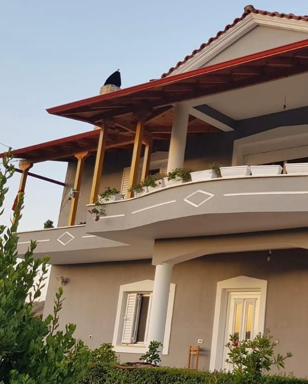 Rent Rooms Sakolli Berat Exteriör bild
