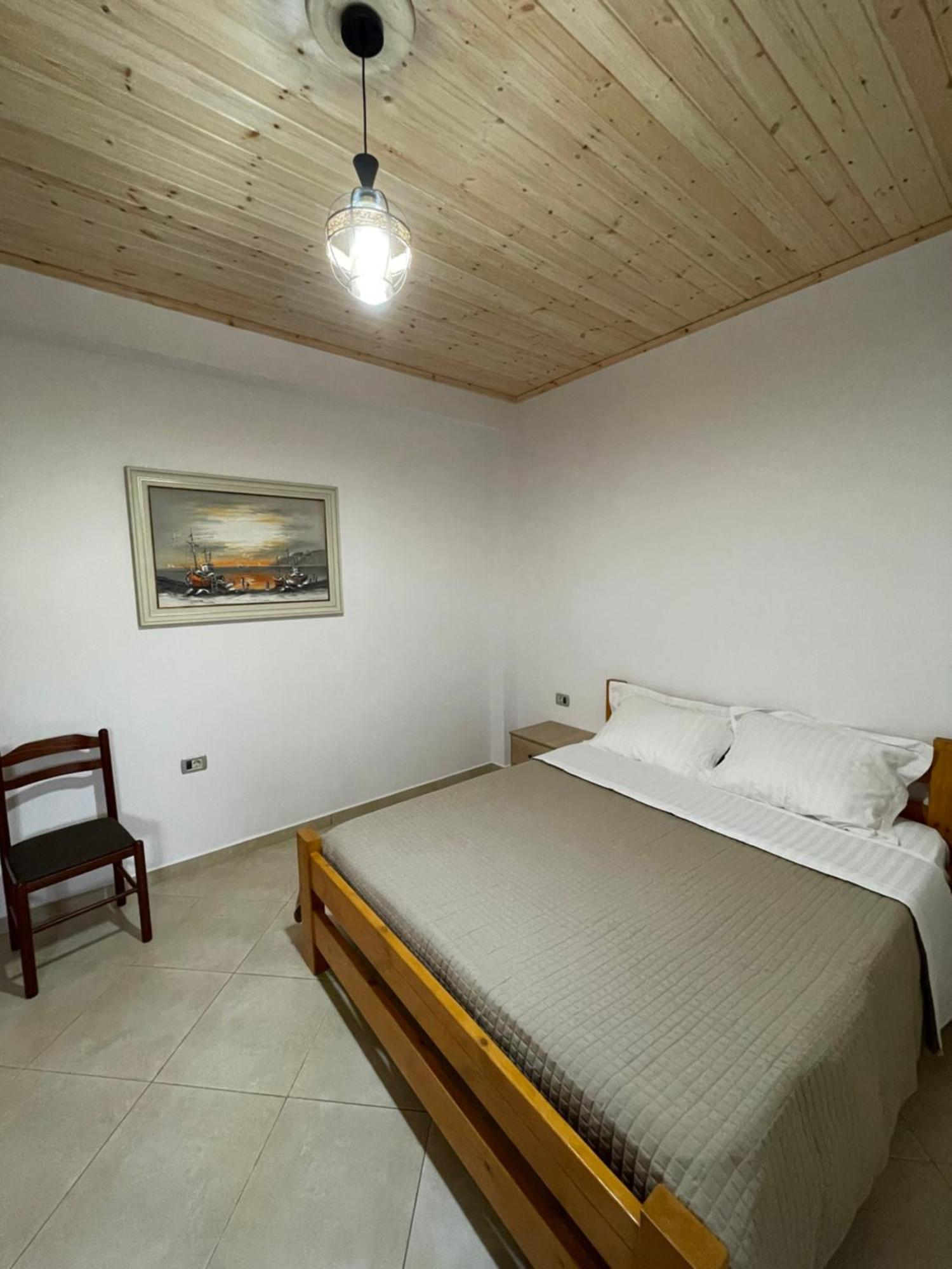 Rent Rooms Sakolli Berat Exteriör bild