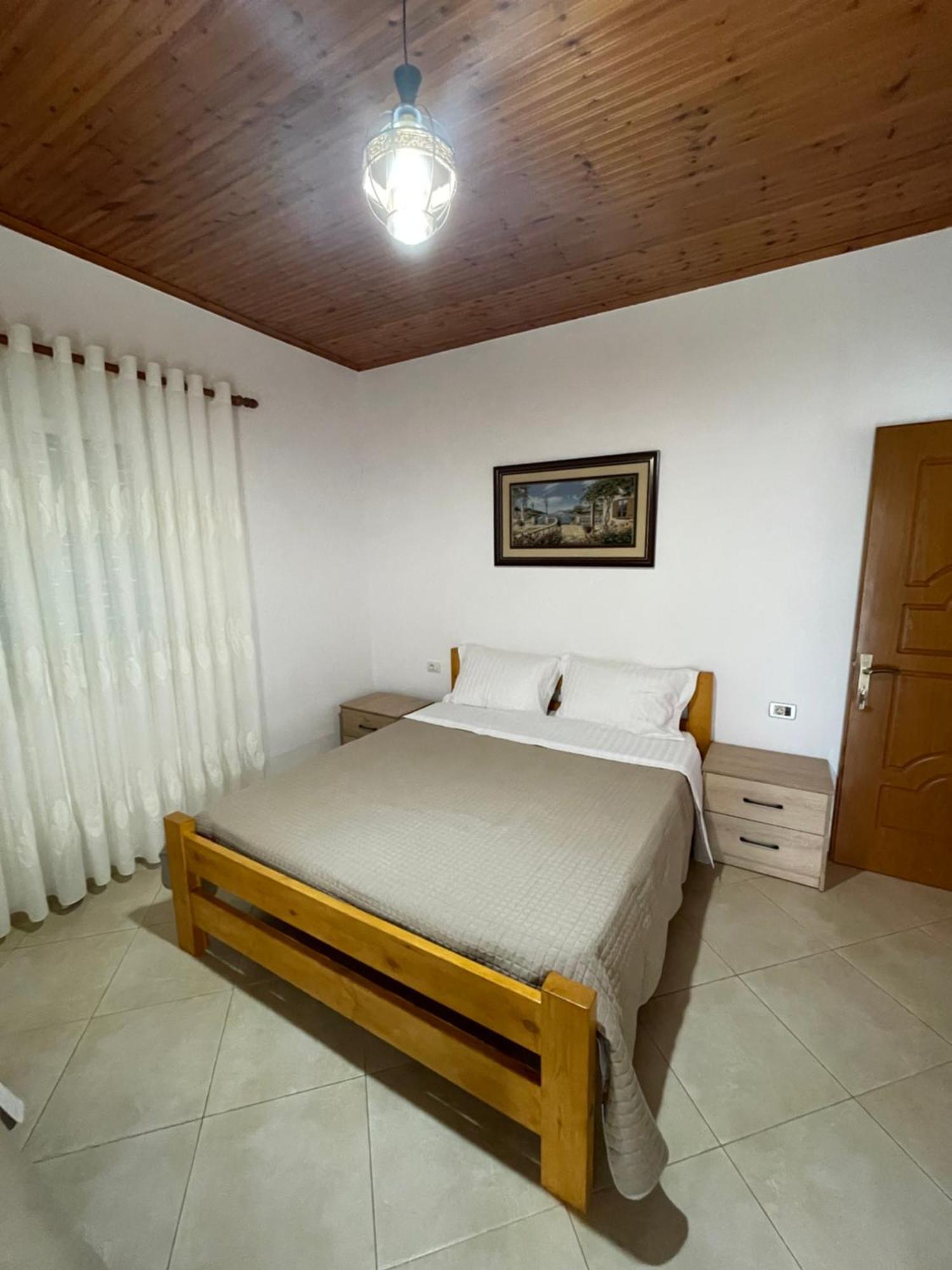 Rent Rooms Sakolli Berat Exteriör bild