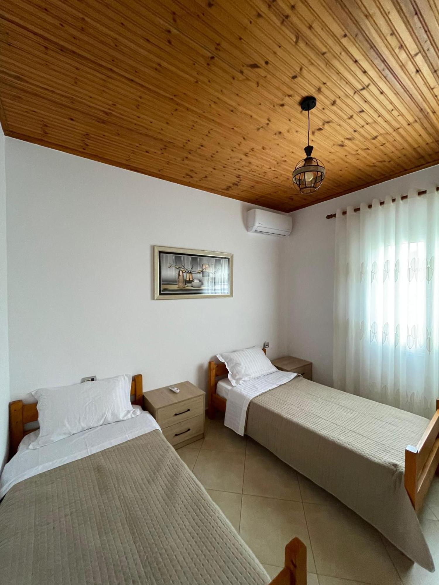 Rent Rooms Sakolli Berat Exteriör bild