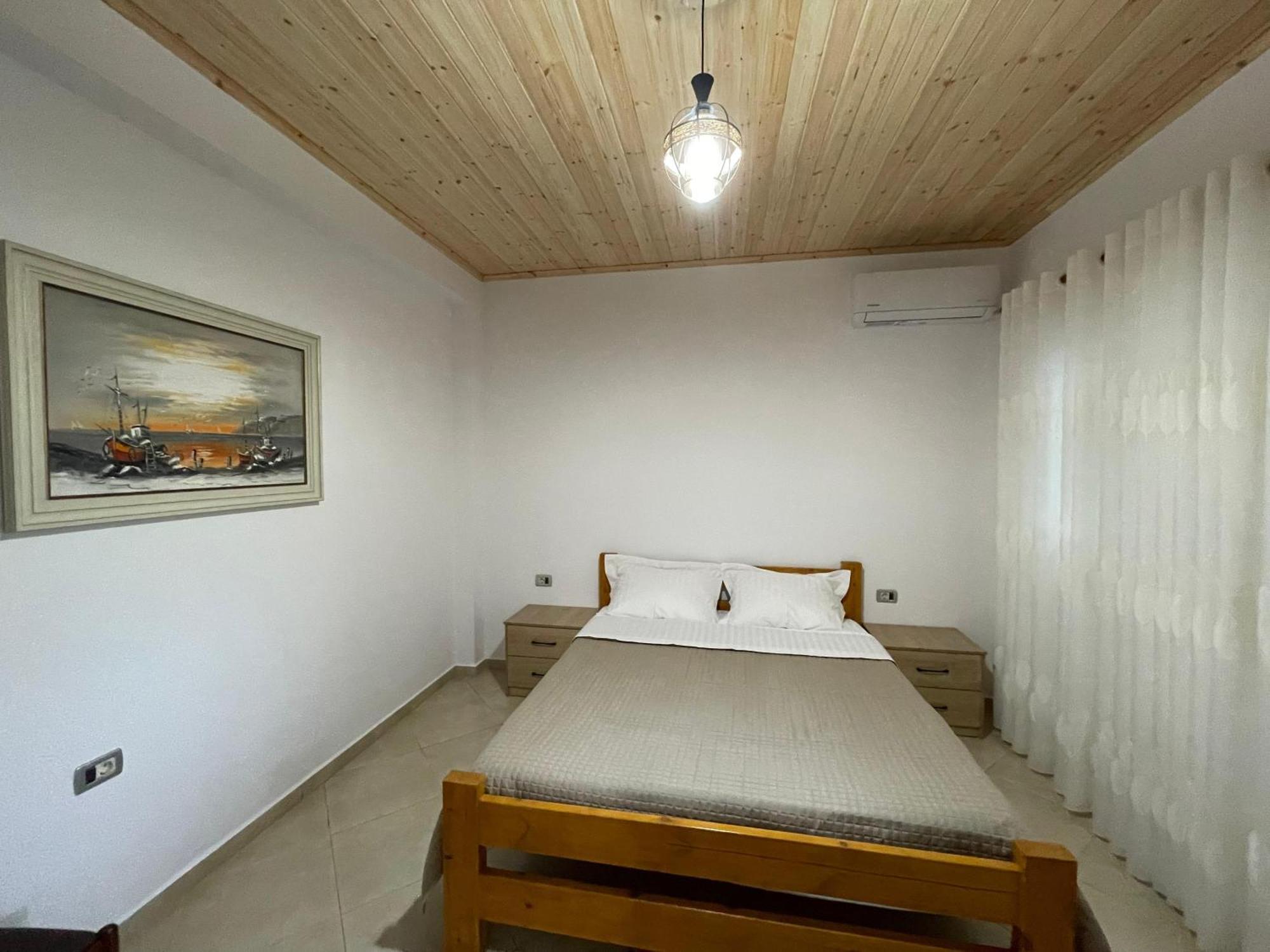 Rent Rooms Sakolli Berat Exteriör bild
