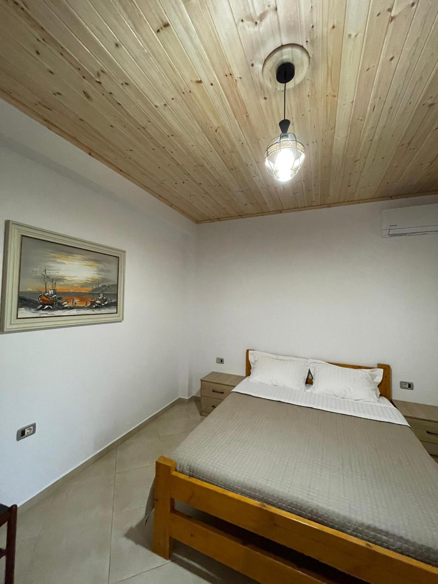 Rent Rooms Sakolli Berat Exteriör bild